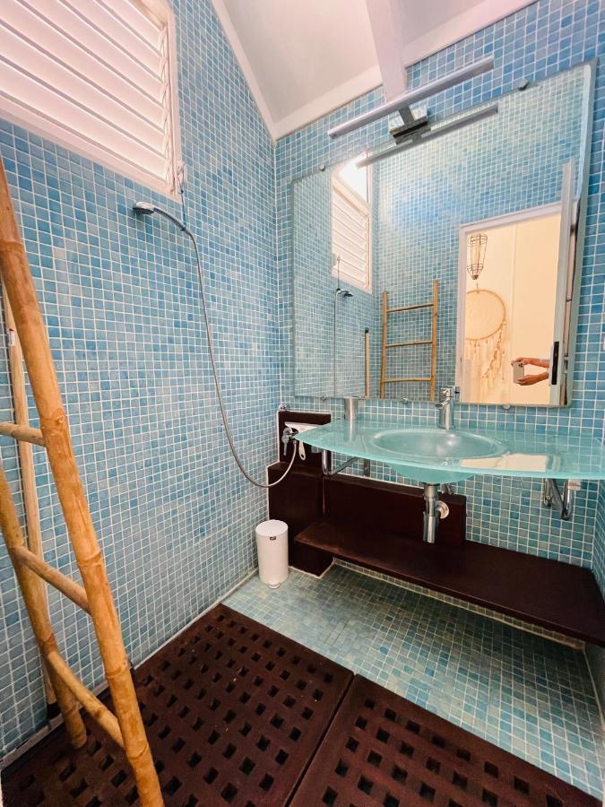 Blue Lagoon, Cottage Les Pieds Dans L Eau Тер-де-О Экстерьер фото